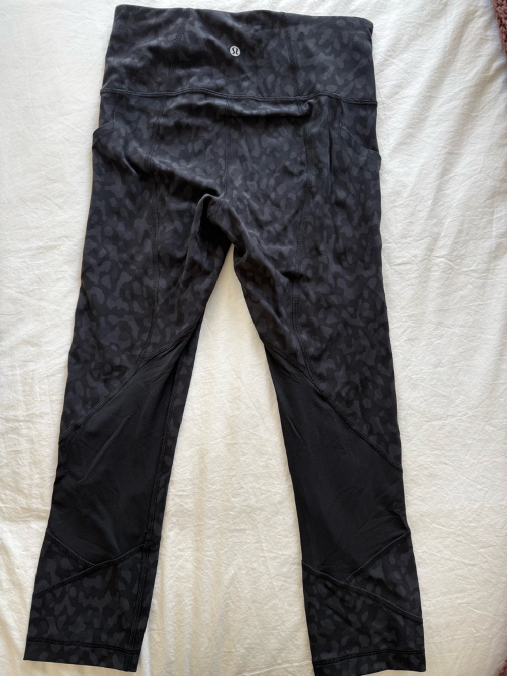 Lululemon Black Cheetah cropped Leggings
